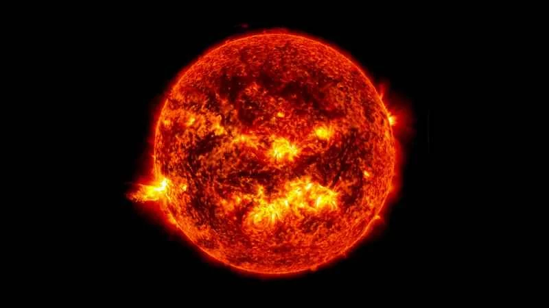 2013年6月20日晚上11點15分（美國東部時間）拍攝的太陽照片。