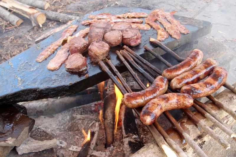 野外生存烹飪：如何用木棍煮飯