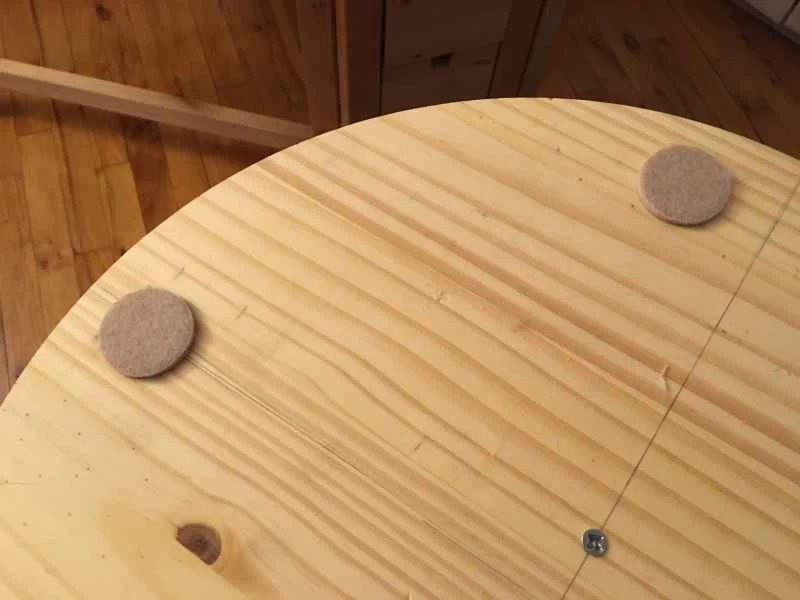 底座上的毛氈墊