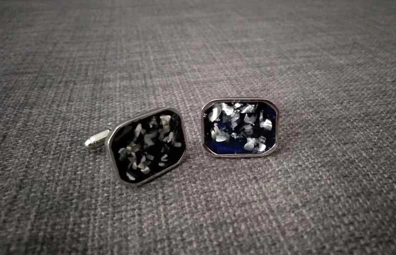 附CD箔片的袖扣