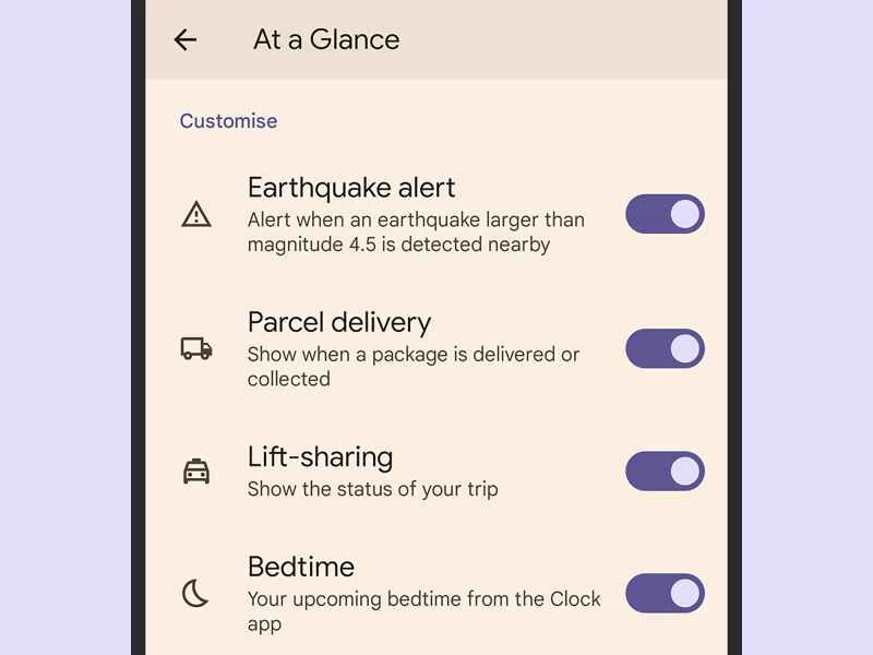 Pixel 手機上顯示一目了然的小工具設定。
