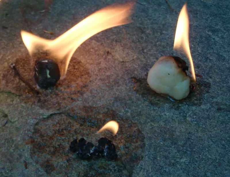 三個燃燒的棉球