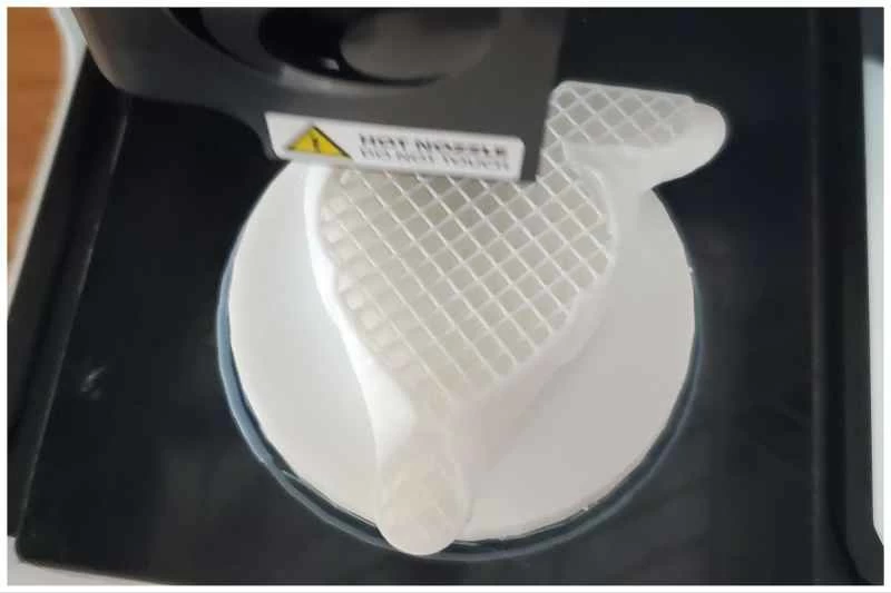 Toybox 3D列印機頭部下方的晶格結構