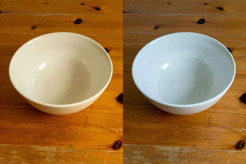 木桌上擺放的碗的照片對比鮮明