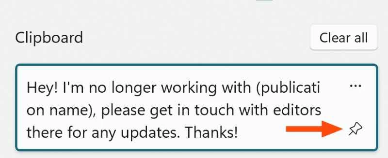 Windows 內建剪貼簿管理器中複製的一段文本，箭頭指向可用於收藏常用項目的圖釘圖示。