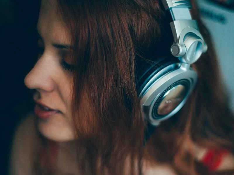 如何在手機上播放白噪音、棕色噪音甚至粉紅噪音？