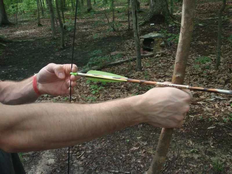 用傘繩做成求生弓