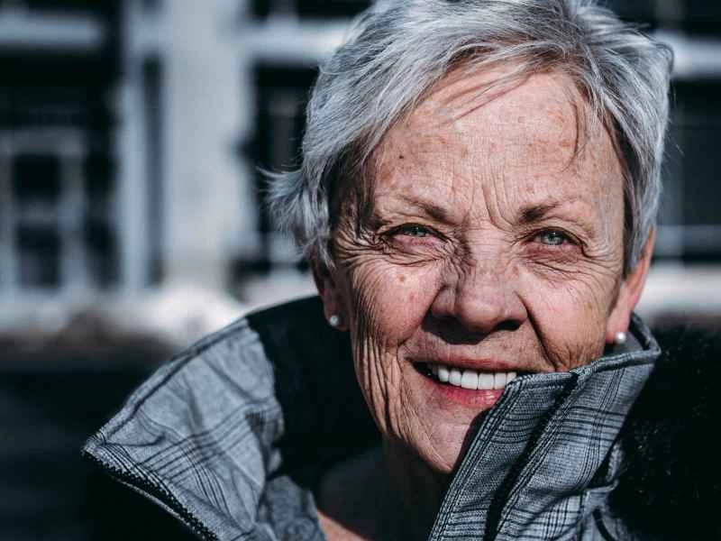 如果我們學會接受變老，它也可以成為一種力量。