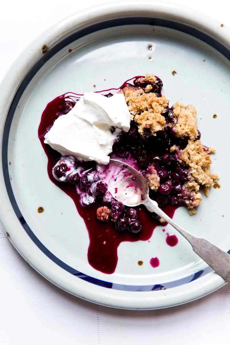 httpswww.saveur.comsitessaveur.comfilesimport20142014-05recipe_blueberry-crisp_800x1200.jpg