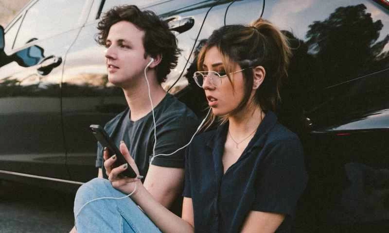 人們正在聽音樂。