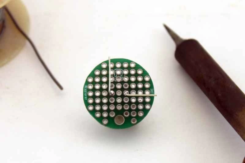 彎曲並焊接LED引腳