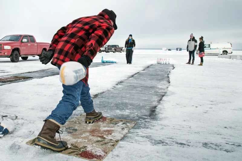 用冷凍火雞打保齡球