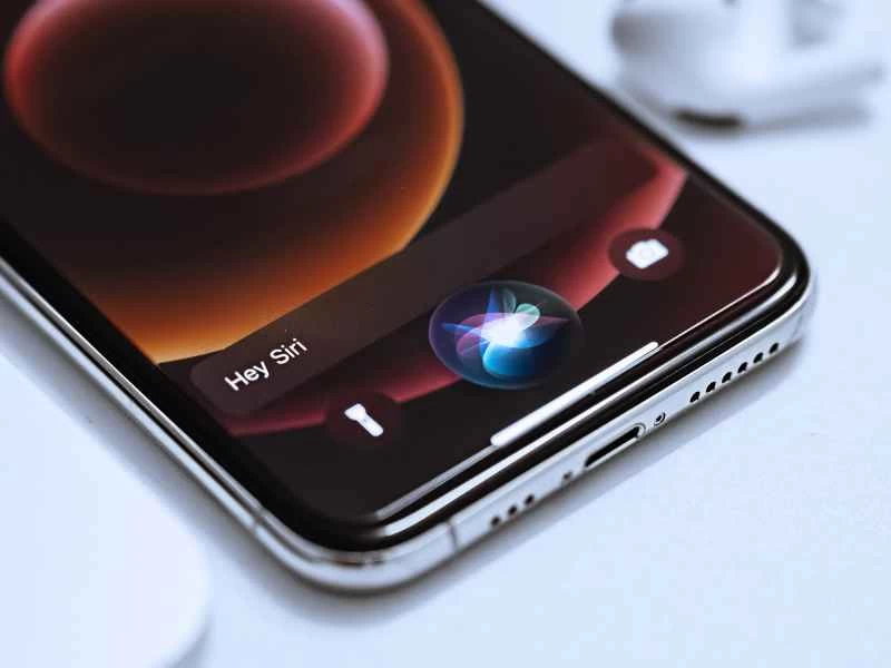 Siri、Alexa 和 Google Assistant 都有其他語音選項。以下是如何找到它們的方法。