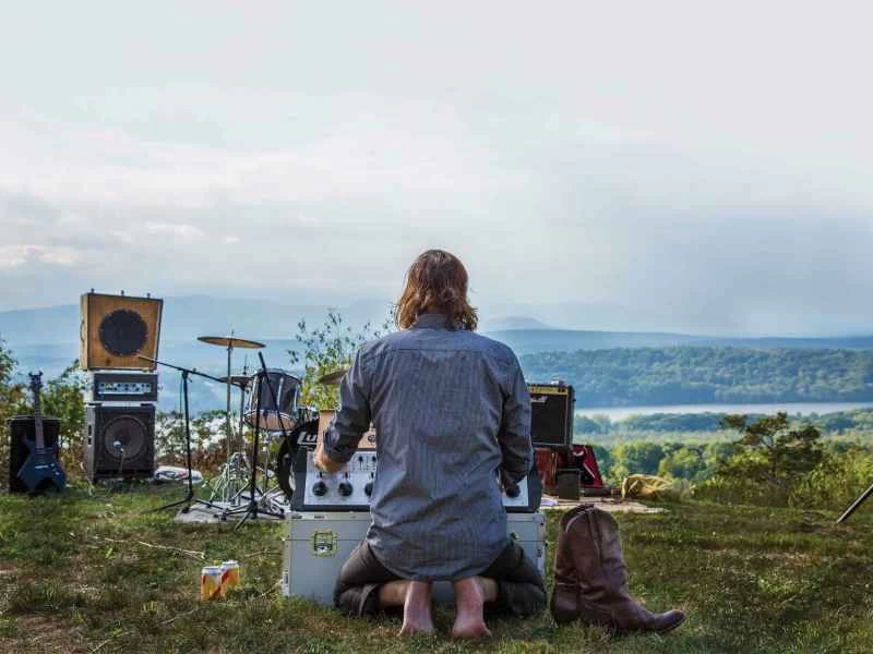 打造天氣感應合成器的音樂家