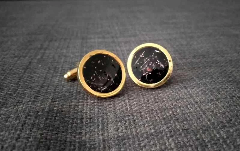 用巧克力包裝紙做的袖扣