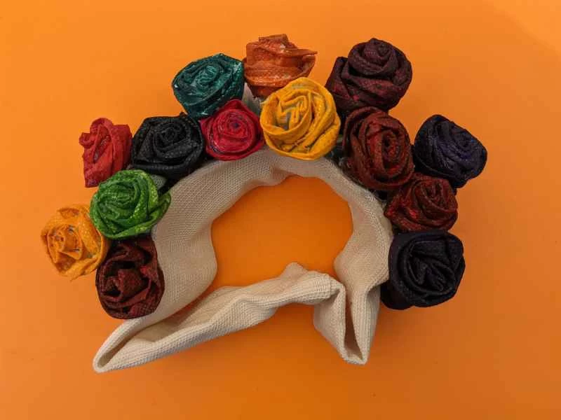 用回收面具製作的3件萬聖節服裝