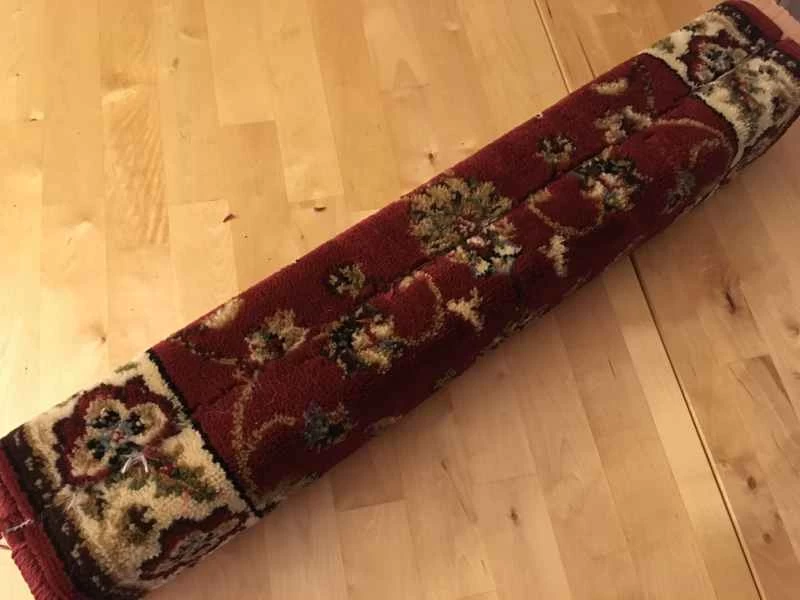 用地毯包裹的柱子