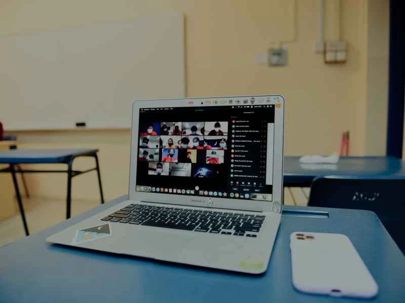 如何避免在視訊通話中看到自己