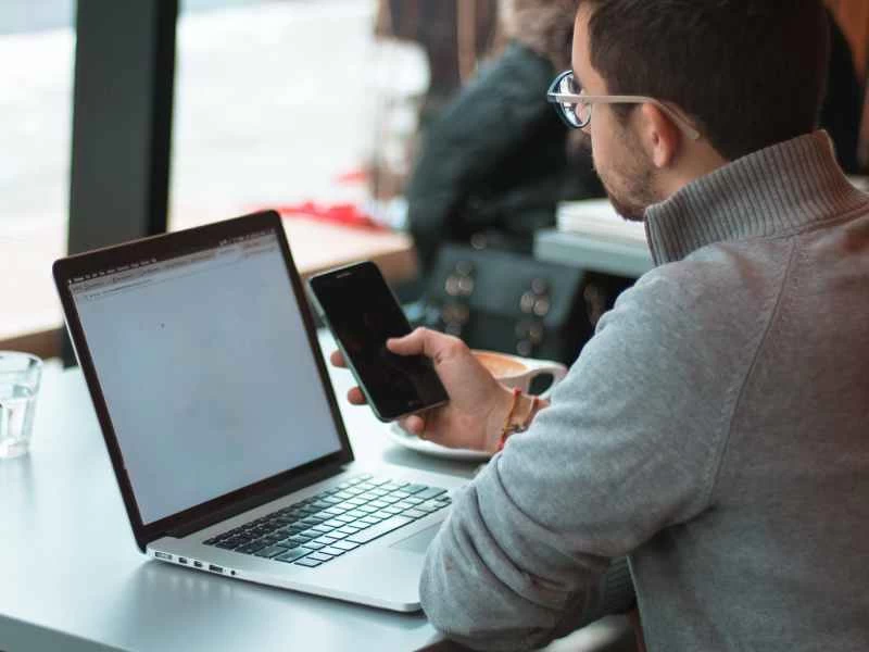 如何在不遺失所有資料的情況下重置手機