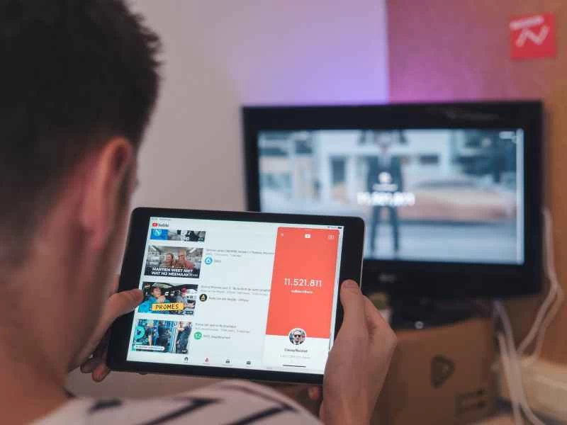 觀看 YouTube 的人