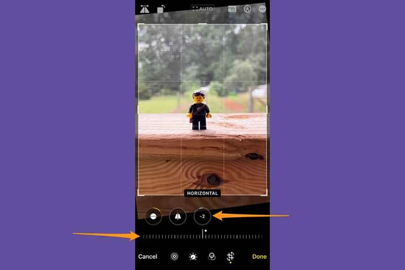 iPhone 照片應用程式處於編輯模式,顯示調整水平透視的選項位置。