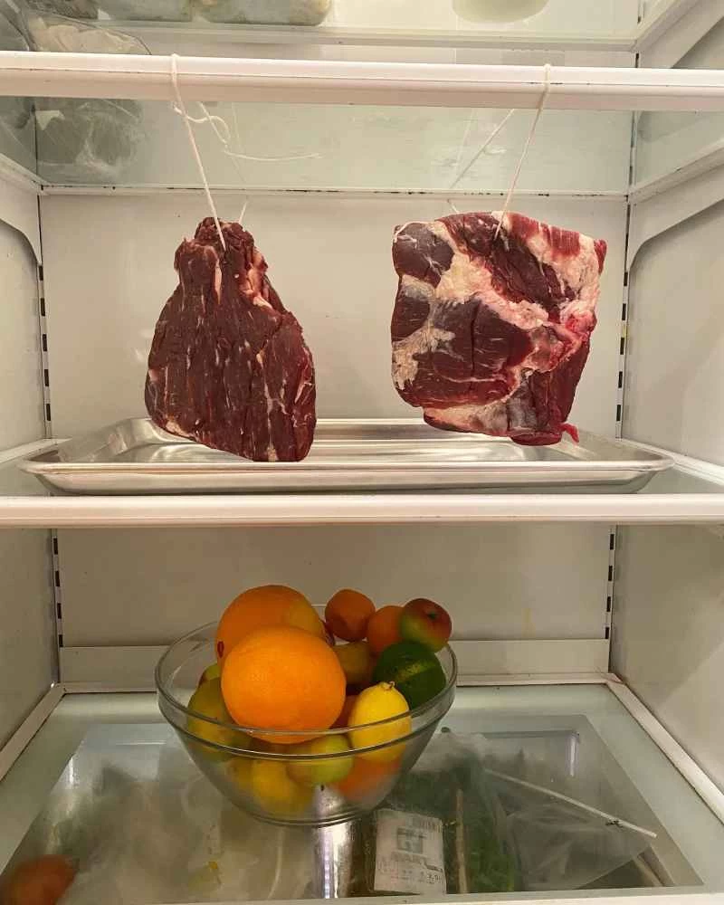 掛在冰箱裡的巴斯圖爾馬