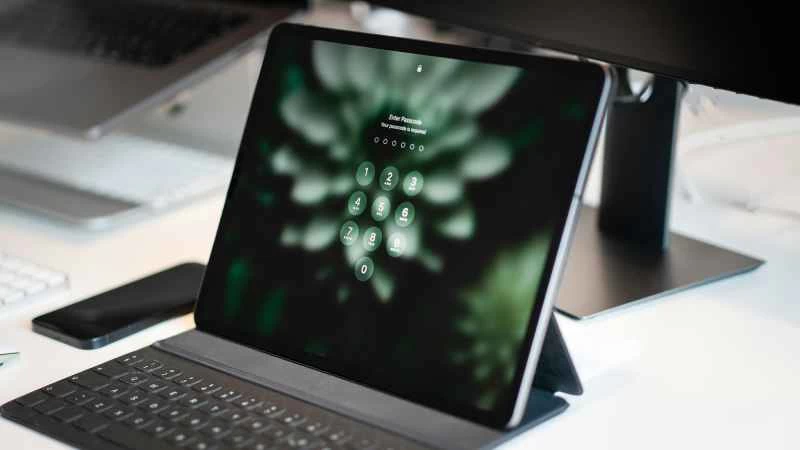 一張iPad照片，密碼螢幕已開啟