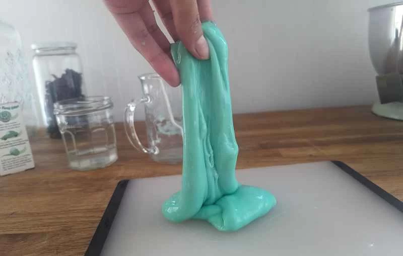 用硼砂在家自製綠色黏液