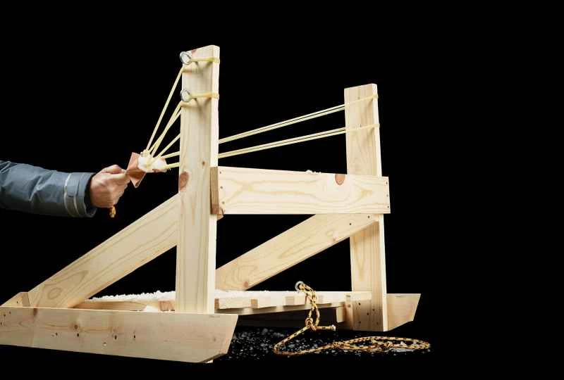 製作雪球彈弓，用冰拳統治你的街區！