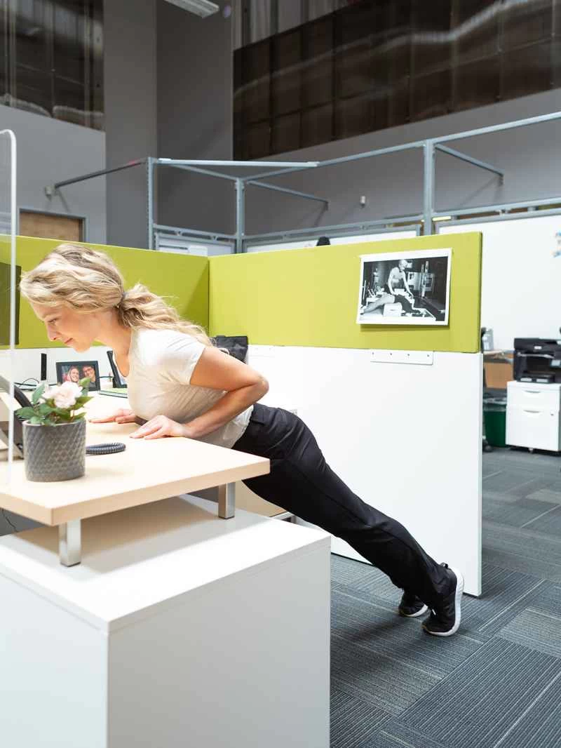 這個快速運動可以幫助緩解你的髖部和背部酸痛。