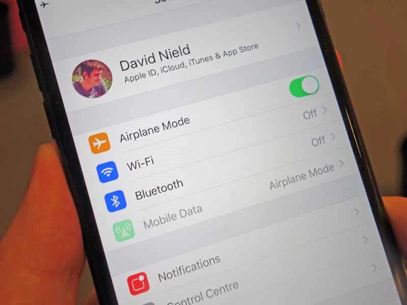 開啟飛航模式的iPhone。